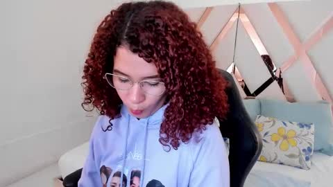 Snapshot of avrilwayne chatting on January 19, 2026, 11:58 am Avril online show from January 19, 2026, 11:58 am