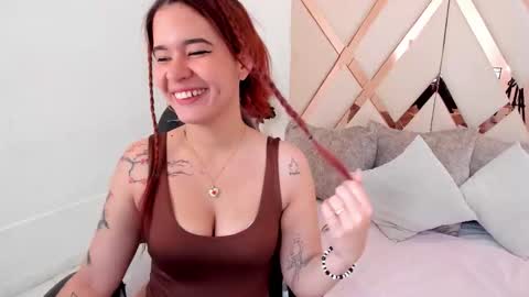 Snapshot of avrilwayne chatting on February 6, 2026, 11:57 am Avril online show from February 6, 2026, 11:57 am