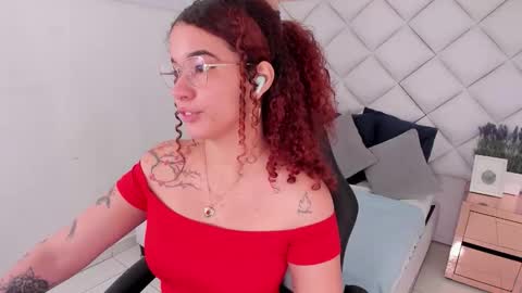 Snapshot of avrilwayne chatting on February 15, 2026, 12:58 pm Avril online show from February 15, 2026, 12:58 pm