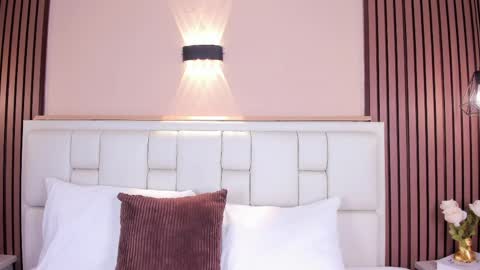 Avy  online show from April 6, 2026, 11:33 am