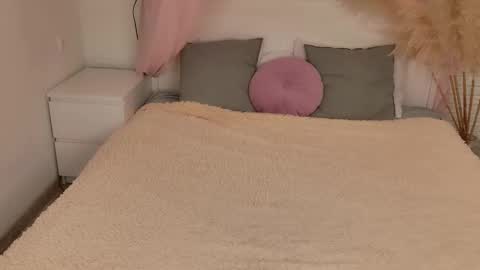 aweryuwu online show from December 2, 2025, 6:08 am