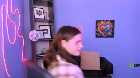 awesomeemma_ online show from May 6, 2026, 11:04 am