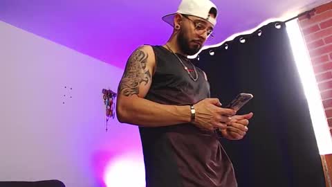 Independiente Model online show from December 1, 2025, 6:02 pm