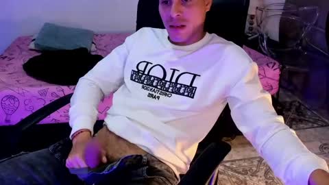 Snapshot of axel__fierro chatting on April 16, 2026, 12:55 am axel__fierro online show from April 16, 2026, 12:55 am