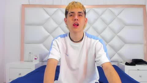 Snapshot of axel_cifer chatting on January 3, 2025, 12:30 pm Axel cifer online show from January 3, 2025, 12:30 pm