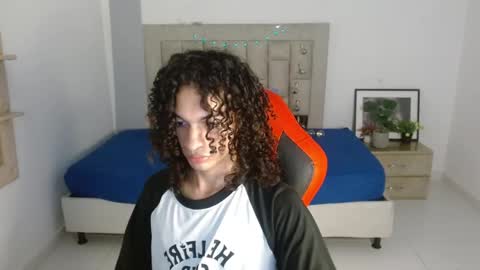 Axel online show from December 18, 2025, 11:44 pm