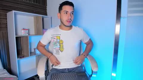 axel_grey_ online show from September 15, 2025, 12:27 pm