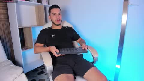 axel_grey_ online show from September 29, 2025, 12:32 pm