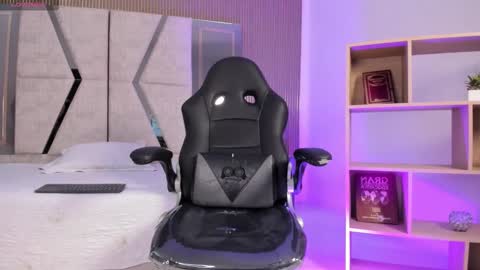 axel_grey_ online show from February 27, 2026, 1:11 pm