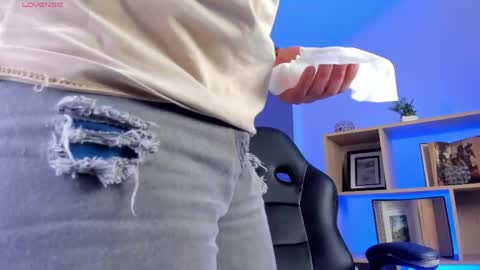 axel_grey_ online show from May 3, 2026, 12:55 pm