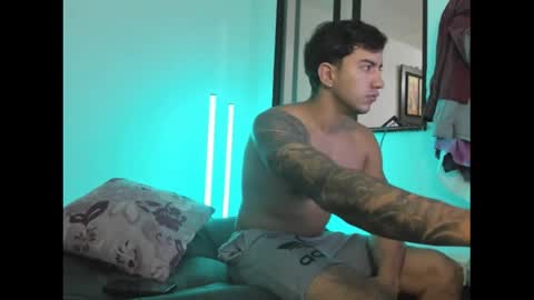 axel_hendrick online show from May 21, 2026, 4:30 am