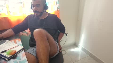 Axel online show from November 19, 2025, 5:46 pm