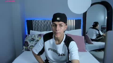 Snapshot of axel_mendoza_ chatting on July 8, 2026, 8:24 pm A X E L online show from July 8, 2026, 8:24 pm