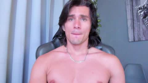 Snapshot of axel_owen chatting on December 9, 2024, 8:54 pm Axel online show from December 9, 2024, 8:54 pm