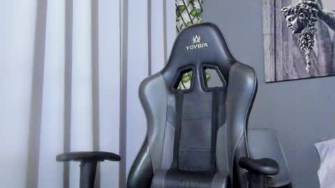 Snapshot of axel_owen chatting on January 21, 2025, 1:39 am Axel online show from January 21, 2025, 1:39 am