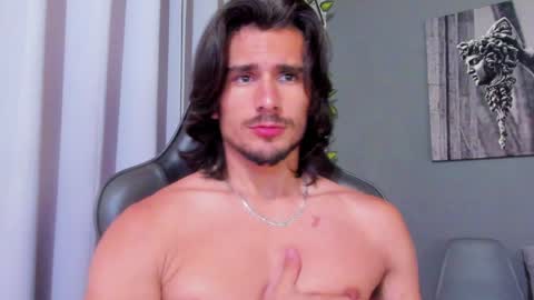 Snapshot of axel_owen chatting on February 6, 2025, 8:13 pm Axel online show from February 6, 2025, 8:13 pm