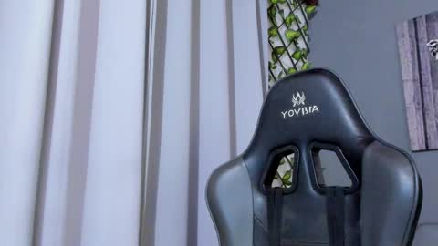 Snapshot of axel_owen chatting on February 17, 2025, 1:15 am Axel online show from February 17, 2025, 1:15 am