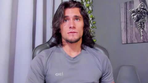 Snapshot of axel_owen chatting on March 4, 2025, 9:43 pm Axel online show from March 4, 2025, 9:43 pm