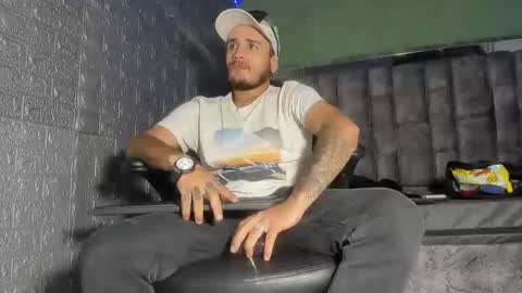 Axell Cross2 online show from January 7, 2026, 7:49 pm