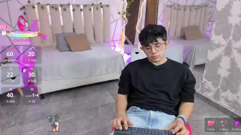 Snapshot of axelnoir_tay chatting on May 20, 2026, 2:56 pm axelnoir_tay online show from May 20, 2026, 2:56 pm