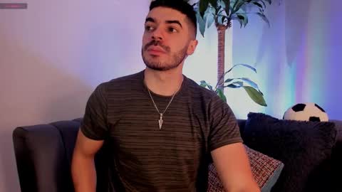 Axel Thompsom online show from December 16, 2025, 11:59 am