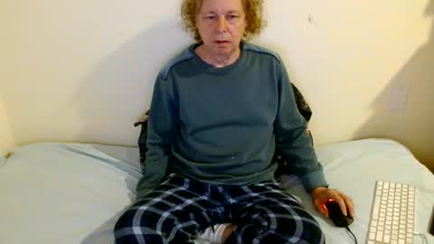 axleroze online show from January 3, 2025, 8:10 am