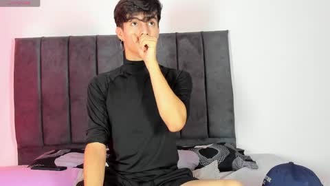 Axxxel  online show from April 16, 2026, 1:50 am