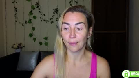 Jully online show from November 2, 2025, 6:21 pm