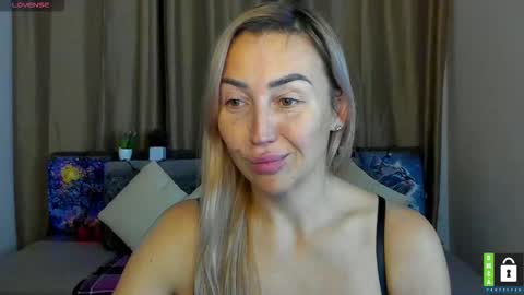 Jully online show from December 1, 2025, 6:24 pm