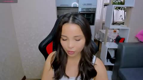 Snapshot of aya_moon chatting on September 18, 2025, 5:09 am Aya Moon online show from September 18, 2025, 5:09 am