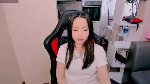 Snapshot of aya_moon chatting on October 22, 2025, 4:24 am Aya Moon online show from October 22, 2025, 4:24 am