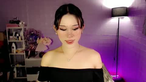 AYAHOSHILOVESYOU online show from April 19, 2026, 5:29 am