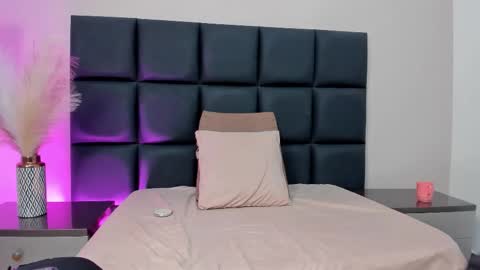 Snapshot of aylastonne chatting on February 6, 2026, 7:17 pm AylaStonne online show from February 6, 2026, 7:17 pm