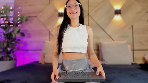 ayllin  online show from October 24, 2025, 7:43 pm