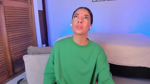 Aylin  online show from October 5, 2025, 10:13 am