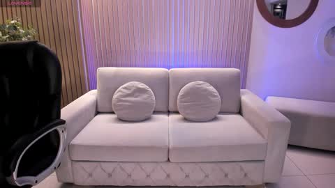 Ayshel online show from November 18, 2025, 3:45 am