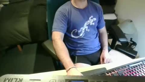 Snapshot of azdert2100 chatting on March 25, 2026, 9:37 am azdert online show from March 25, 2026, 9:37 am