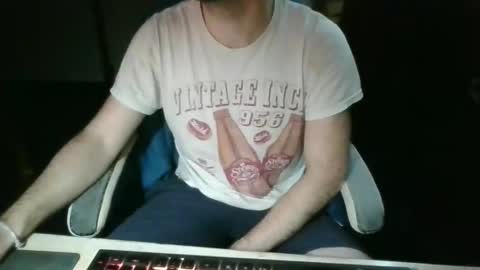 Snapshot of azdert2100 chatting on April 13, 2026, 11:27 am azdert online show from April 13, 2026, 11:27 am