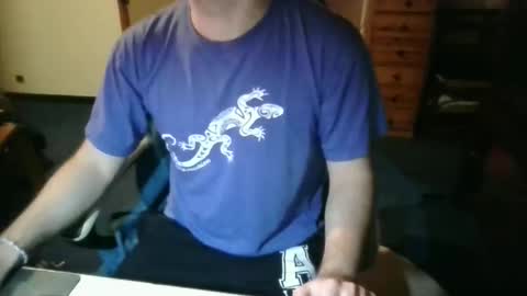 Snapshot of azdert2100 chatting on April 16, 2026, 7:47 pm azdert online show from April 16, 2026, 7:47 pm