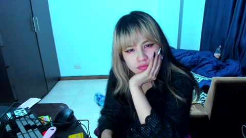 Azu Moure online show from January 10, 2025, 10:50 am