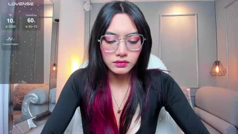 Azura online show from November 18, 2025, 7:18 pm