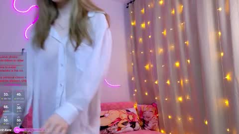 b4by_emilia online show from March 5, 2026, 12:12 pm