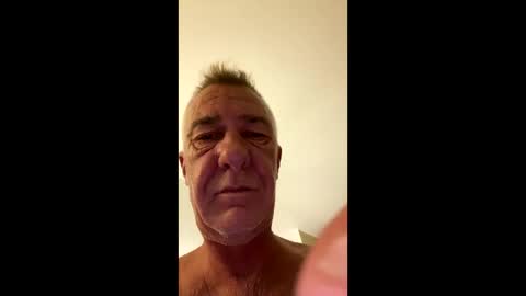 Snapshot of b_benito chatting on October 1, 2025, 9:32 pm benito online show from October 1, 2025, 9:32 pm