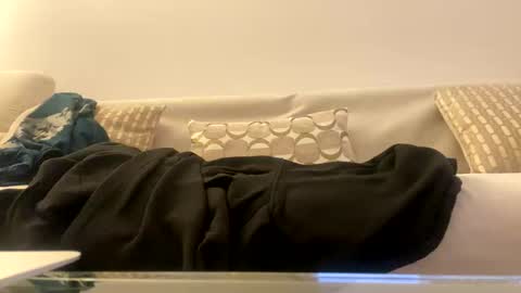 Snapshot of b_benito chatting on December 3, 2025, 8:40 pm benito online show from December 3, 2025, 8:40 pm