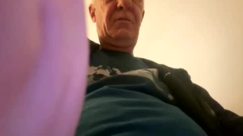 Snapshot of b_benito chatting on February 27, 2026, 10:10 pm benito online show from February 27, 2026, 10:10 pm