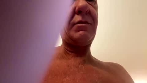 Snapshot of b_benito chatting on March 5, 2026, 9:11 pm benito online show from March 5, 2026, 9:11 pm