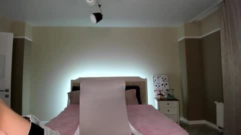 Monica online show from October 22, 2025, 1:39 am