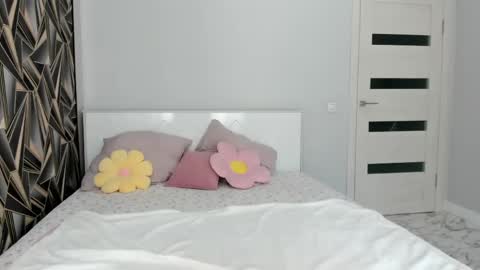 Monica online show from April 23, 2026, 3:19 am