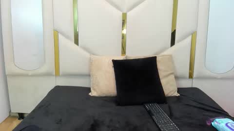 nika strom online show from June 5, 2026, 2:01 pm
