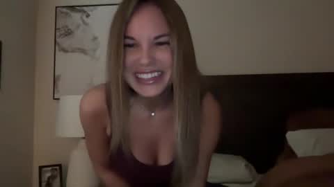 Snapshot of babeb77 chatting on October 16, 2025, 8:10 pm B online show from October 16, 2025, 8:10 pm